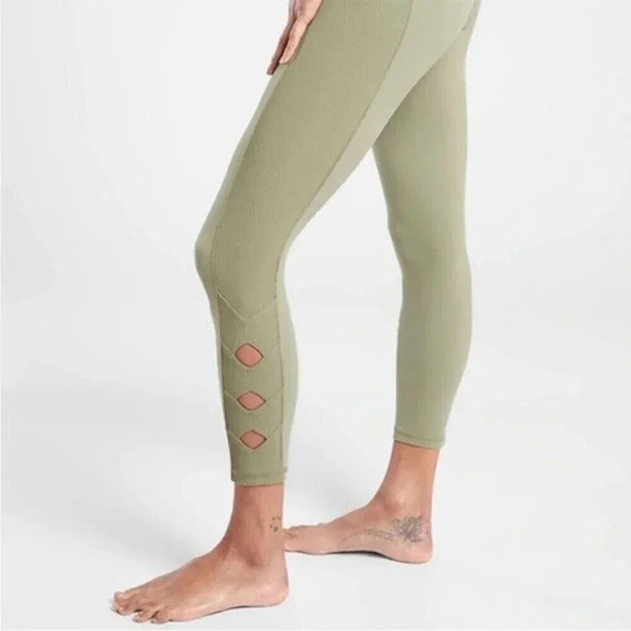 Athleta Green Salutation Stash Pocket II Cutout 7/8 Leggings Size L Women gym - Picture 7 of 15